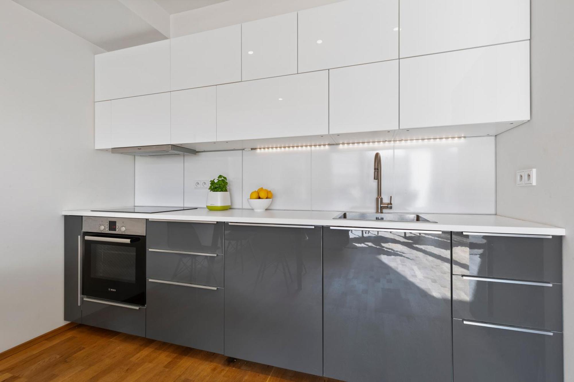 Escape Riverfront 2 Bedroom With Balcony Appartement
