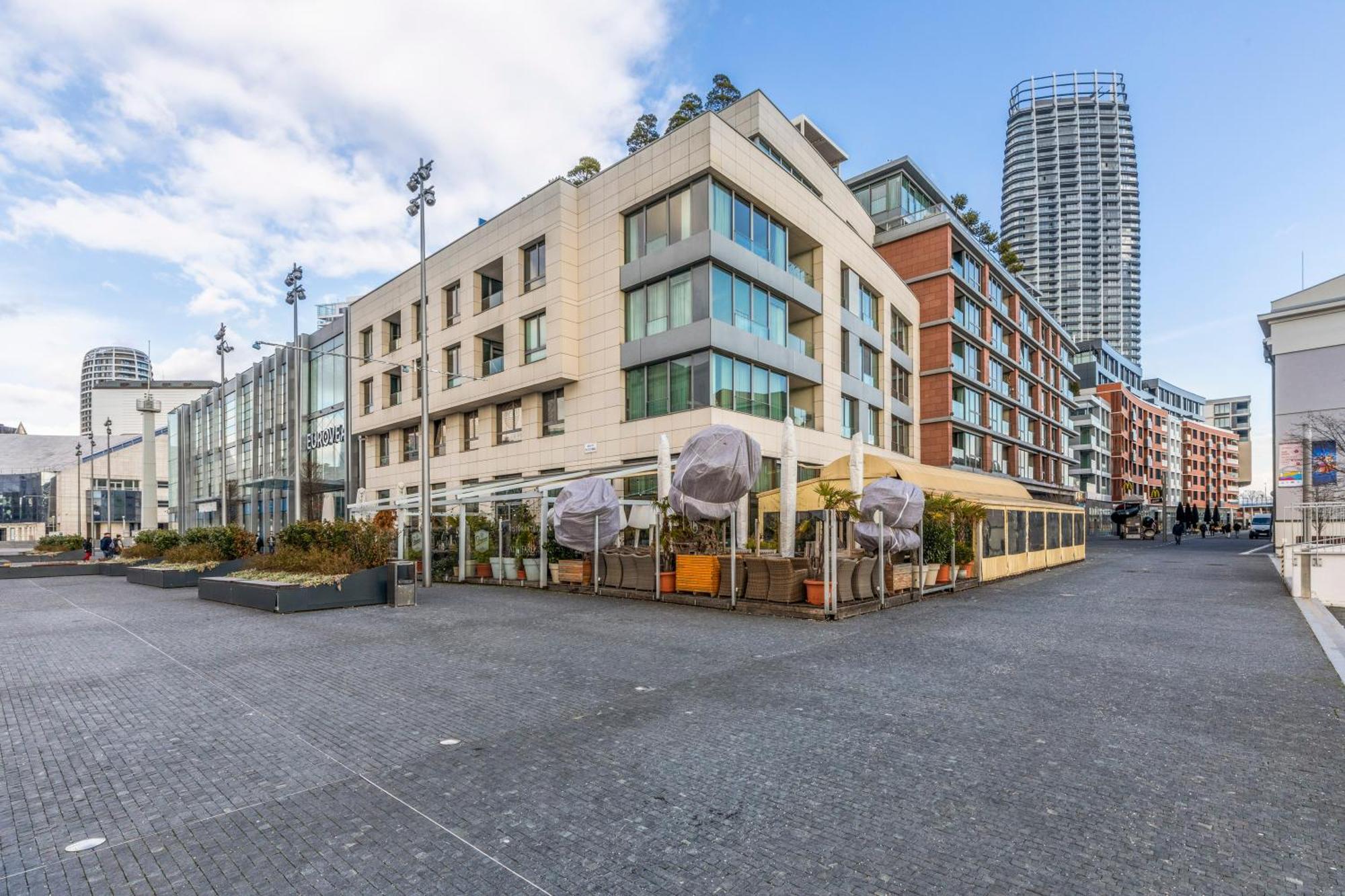 Escape Riverfront 2 Bedroom With Balcony Appartement Bratislava