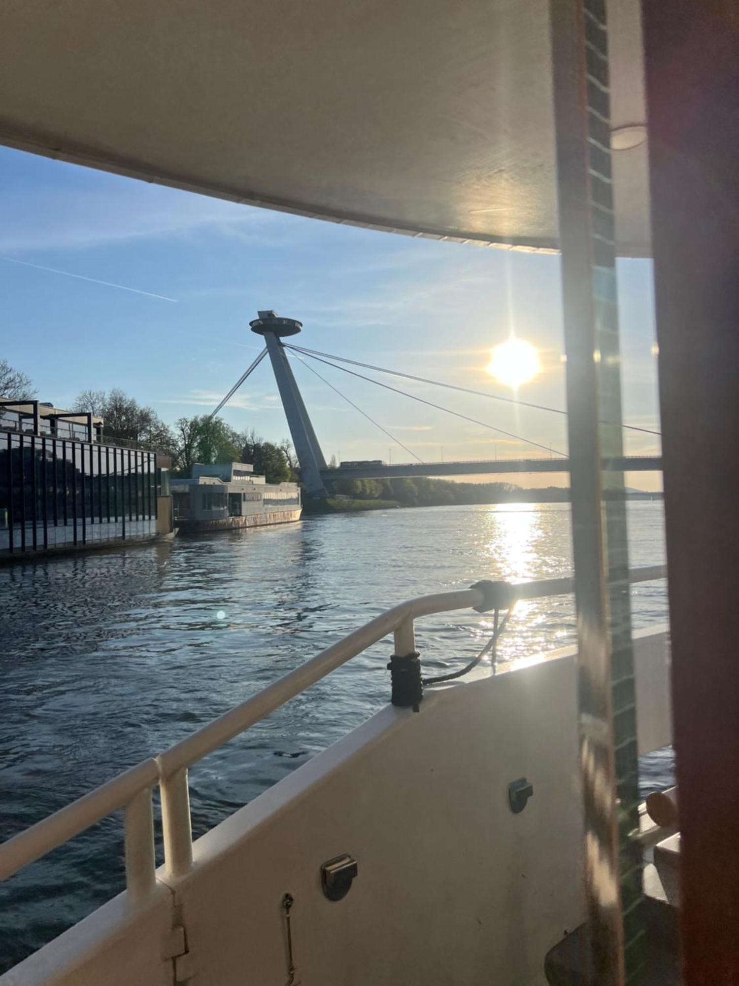 Appartement Escape Riverfront 2 Bedroom With Balcony *