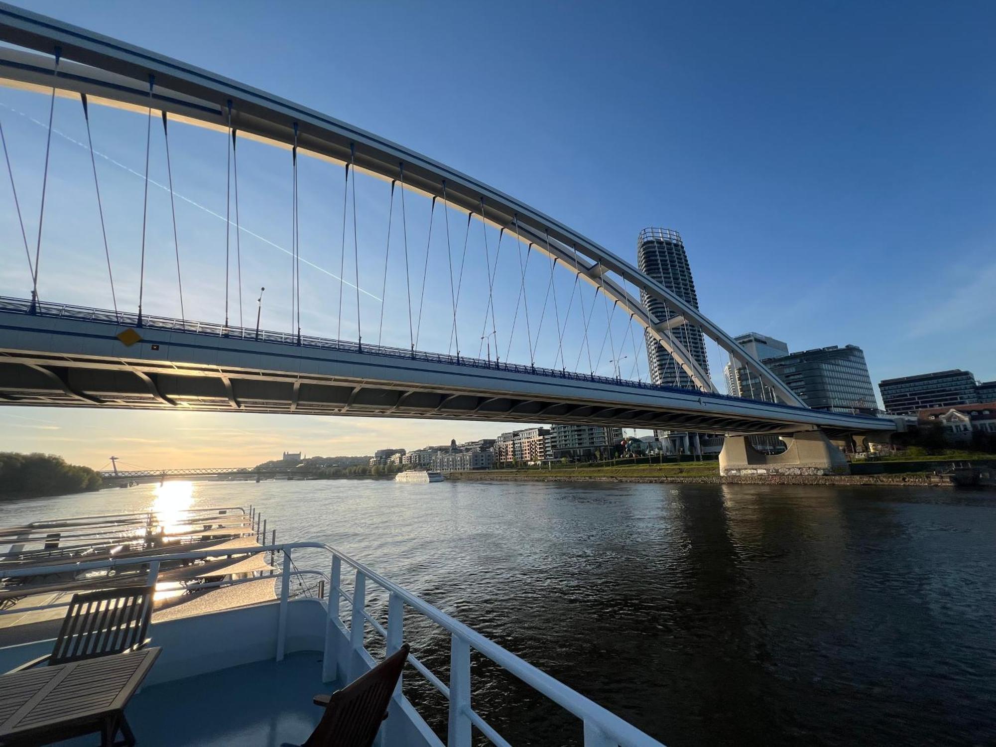 Appartamento Escape Riverfront 2 Bedroom With Balcony Bratislava
