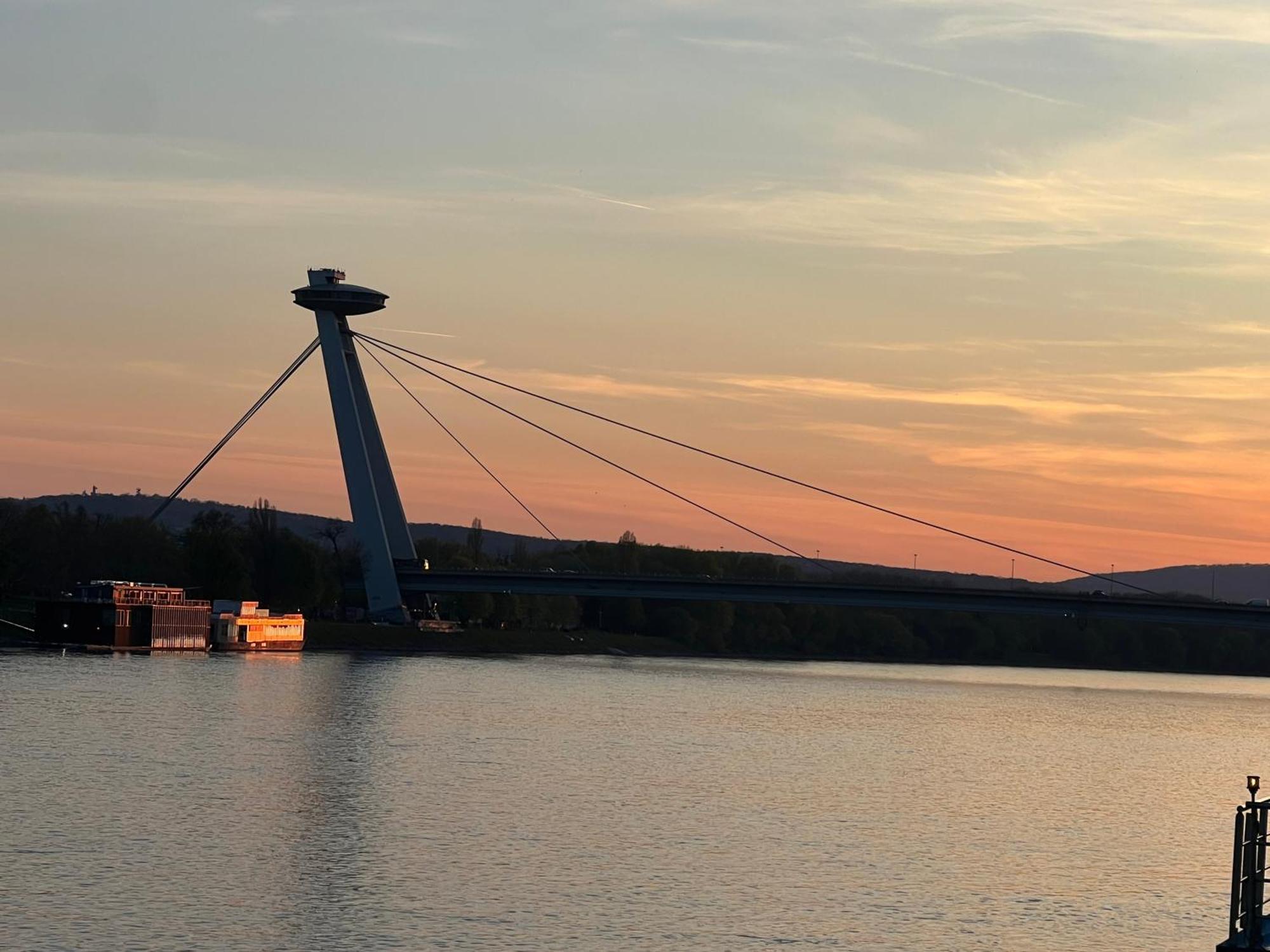 Appartement Escape Riverfront 2 Bedroom With Balcony Bratislava
